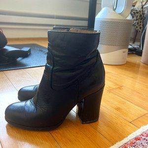 FRYE - Black Heeled Boots
